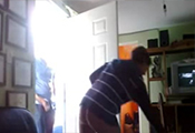 Watch video Recibe sin panties al repartidor de agua